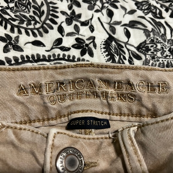 Khaki American Eagle Midi Shorts - Picture 3 of 4